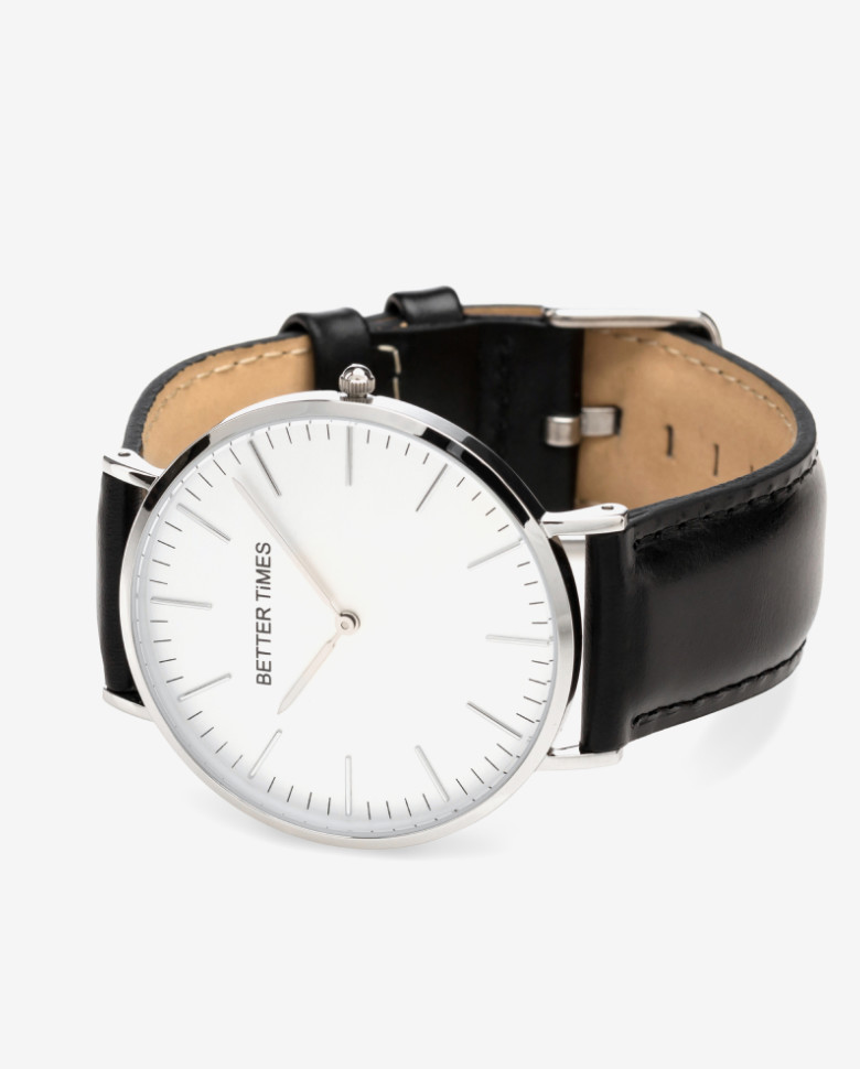Produktfotos erstellen lassen - Silberne Armbanduhr mit Lederband